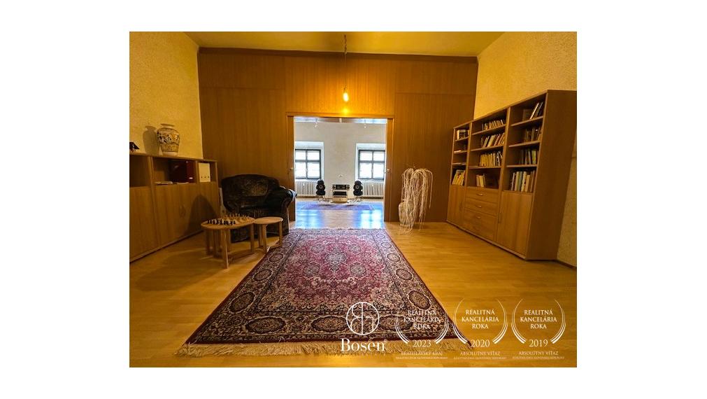 LOYALTERS | Predaj 3-izbového bytu v meštianskom dome, Banská Štiavnica – Trojičné námestie