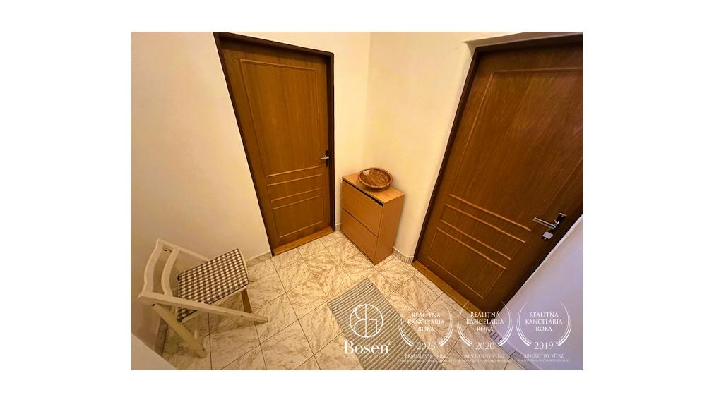 LOYALTERS | Predaj 3-izbového bytu v meštianskom dome, Banská Štiavnica – Trojičné námestie