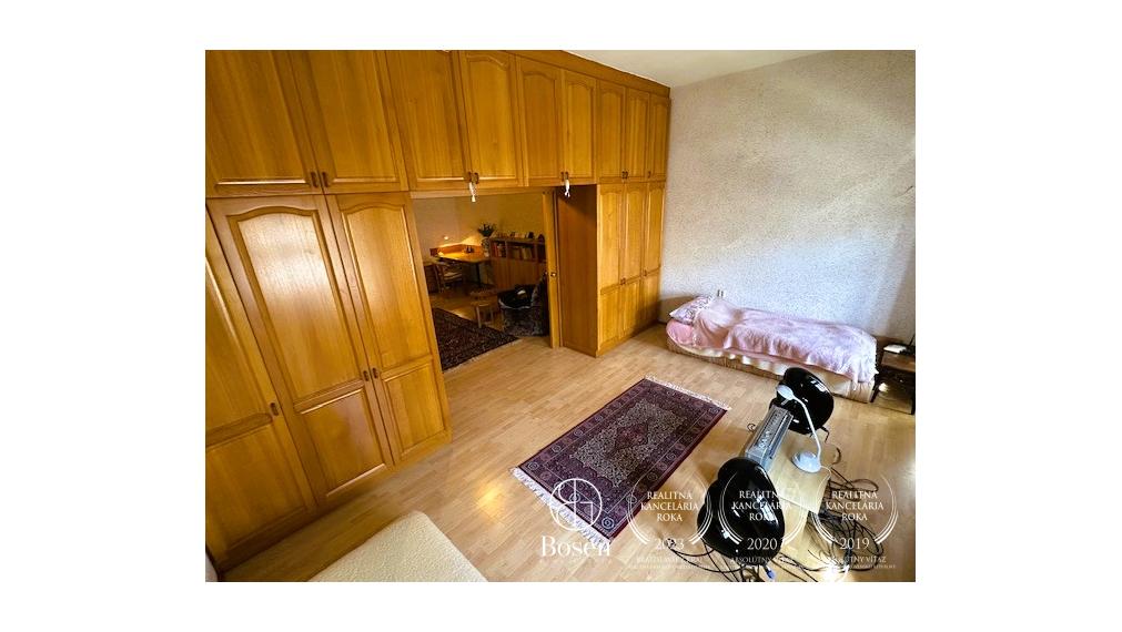 LOYALTERS | Predaj 3-izbového bytu v meštianskom dome, Banská Štiavnica – Trojičné námestie