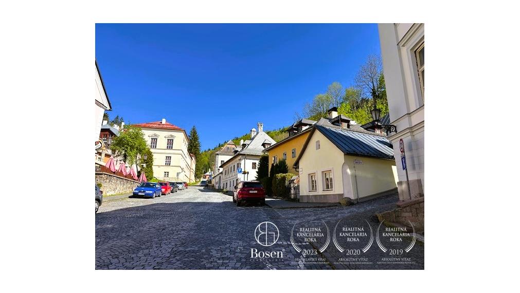 LOYALTERS | Predaj 3-izbového bytu v meštianskom dome, Banská Štiavnica – Trojičné námestie