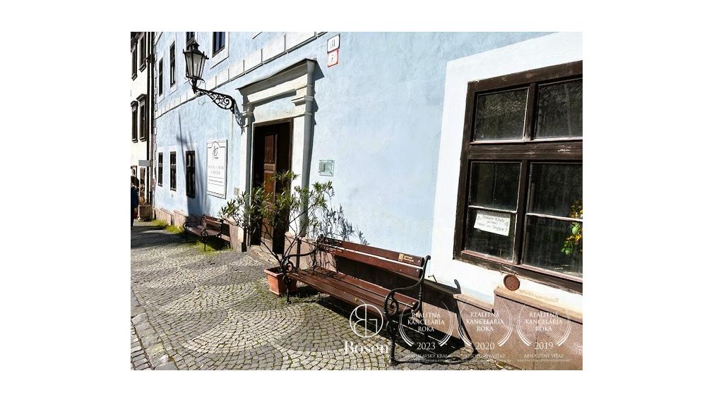 LOYALTERS | Predaj 3-izbového bytu v meštianskom dome, Banská Štiavnica – Trojičné námestie