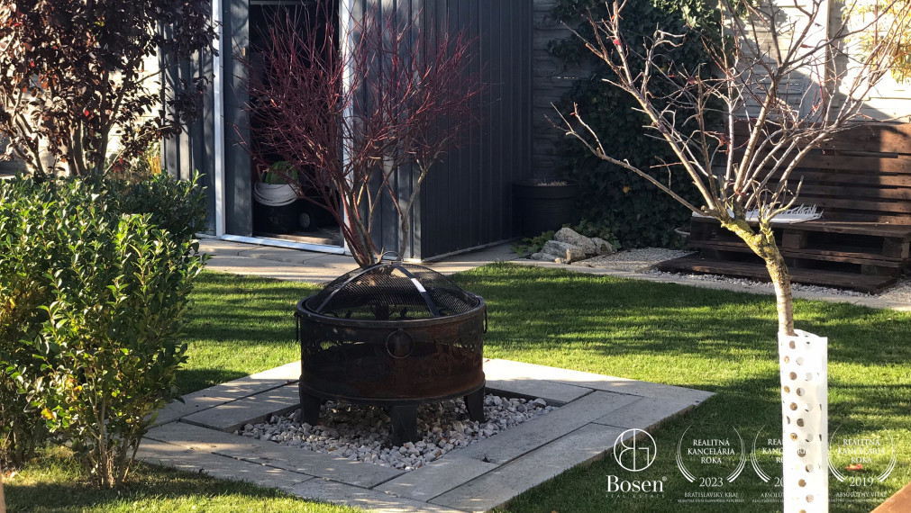 BOSEN | 3-izbový byt v samostatnom rodinnom dome s veľkou záhradou a parkovaním