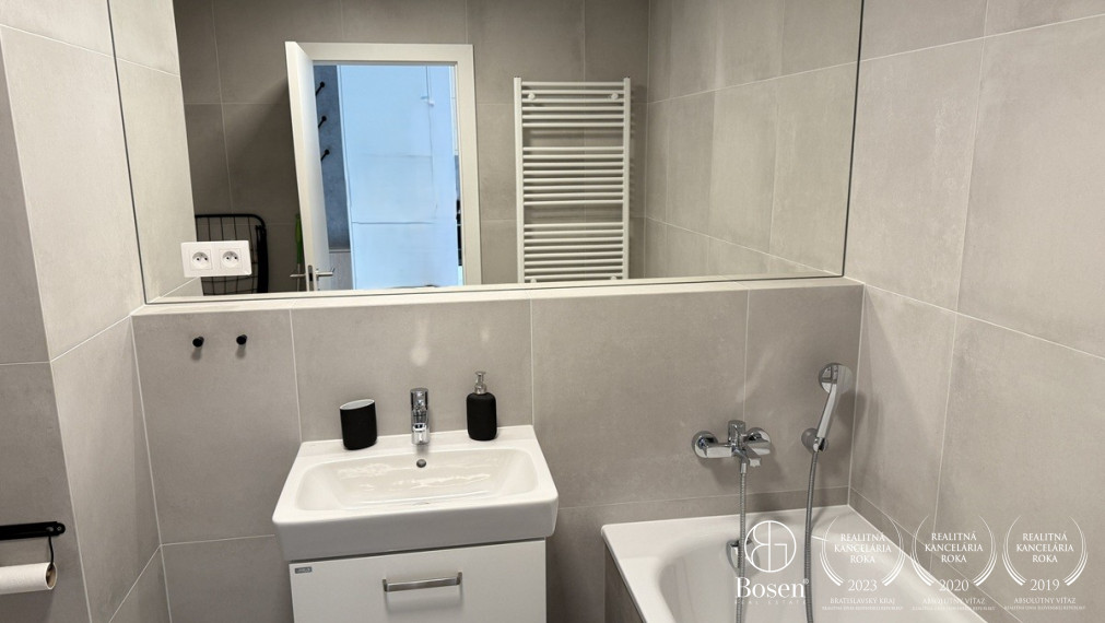 LOYALTERS | 2 izbový byt, moderný - kompletne zariadený, Záhorská Bystrica