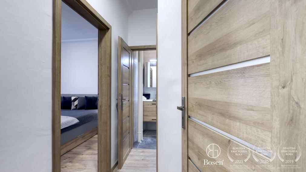 BOSEN I REZERVOVANÝ Zrekonštruovaný 2-izbový byt pri Štrkoveckom jazere