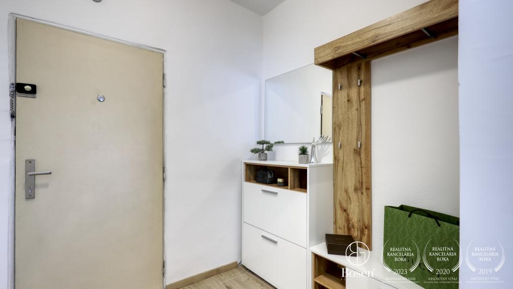 BOSEN I REZERVOVANÝ Zrekonštruovaný 2-izbový byt pri Štrkoveckom jazere