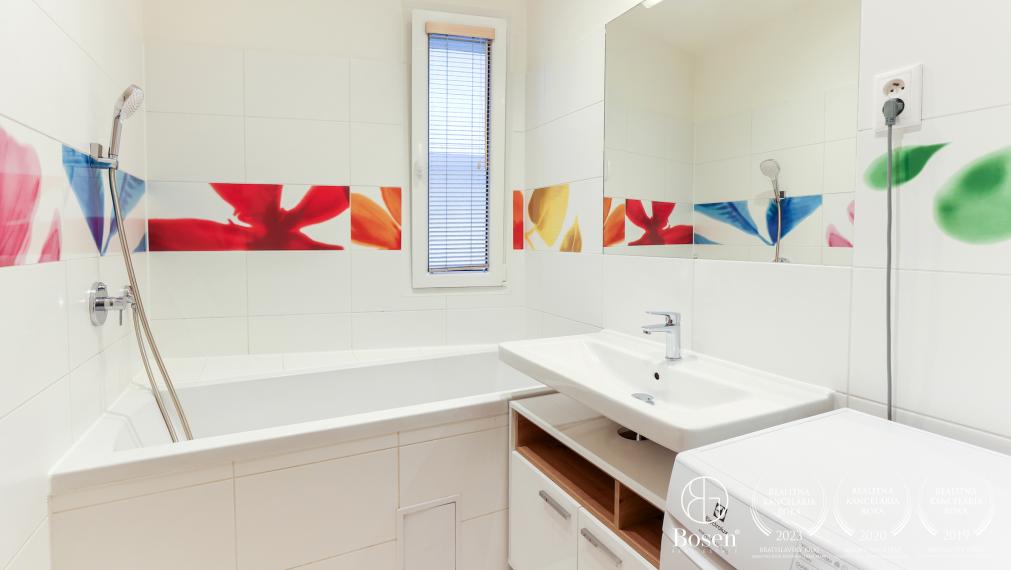 BOSEN | 4-izb byt s terasou a parkovaním - Botanicka ul.