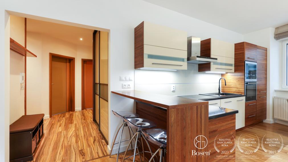 BOSEN | 4-izb byt s terasou a parkovaním - Botanicka ul.