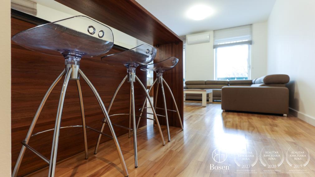 BOSEN | 4-izb byt s terasou a parkovaním - Botanicka ul.