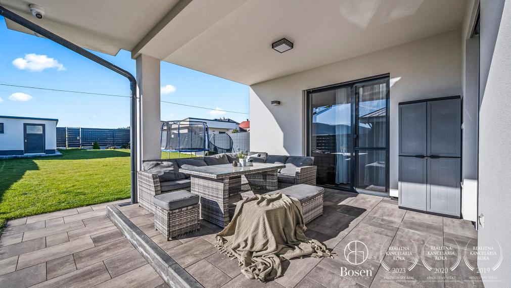 BOSEN | Šikovný rodinný domček s dušou a moderným štýlom