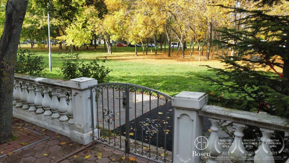 Obchodný priestor – Kancelária  – Reštaurácia - Vlastný Pozemok - Petržalka, Šustekova ulica