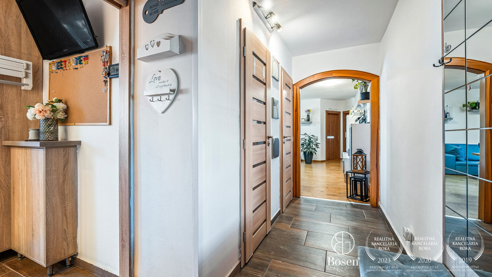 BOSEN | Slnečný 3-izbový byt s balkónom v Hranovnici