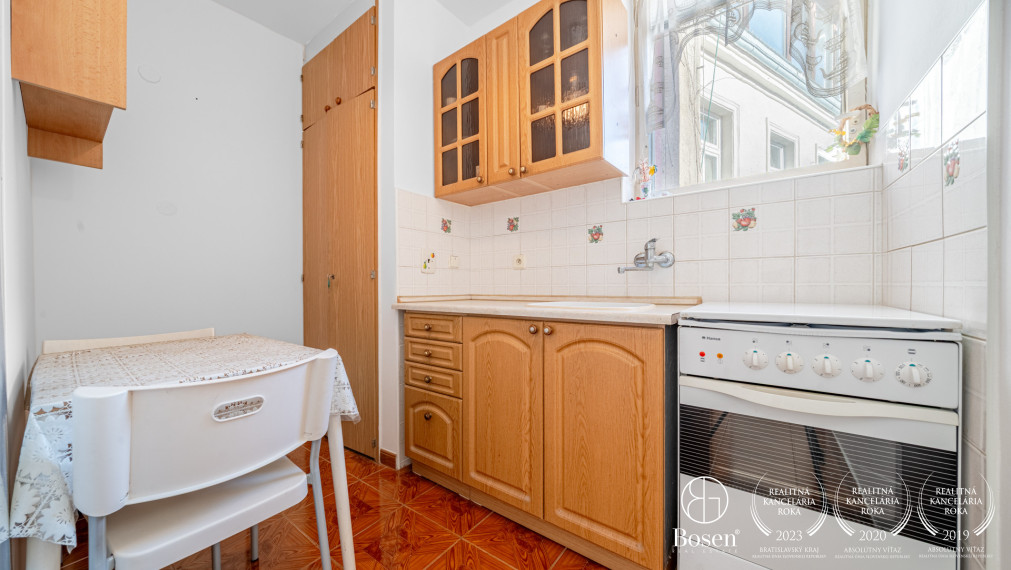 1,5-izbový byt s loggiou a parkovaním v centre – Medená ul.