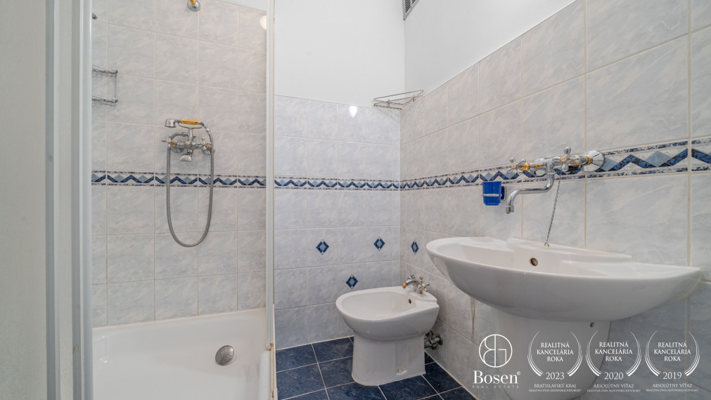 1,5-izbový byt s loggiou a parkovaním v centre – Medená ul.