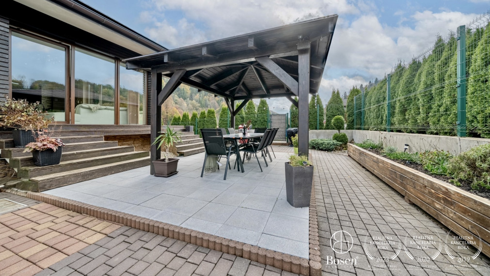 BOSEN | Modern Family House with Swimming Pool, Double Garage, 883 m², 7 km from Terchová – Kubíková