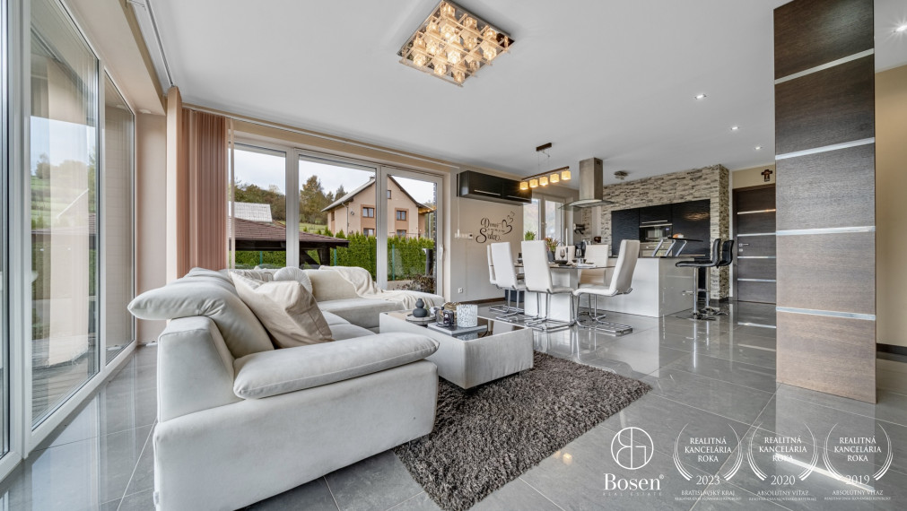 BOSEN | Modern Family House with Swimming Pool, Double Garage, 883 m², 7 km from Terchová – Kubíková