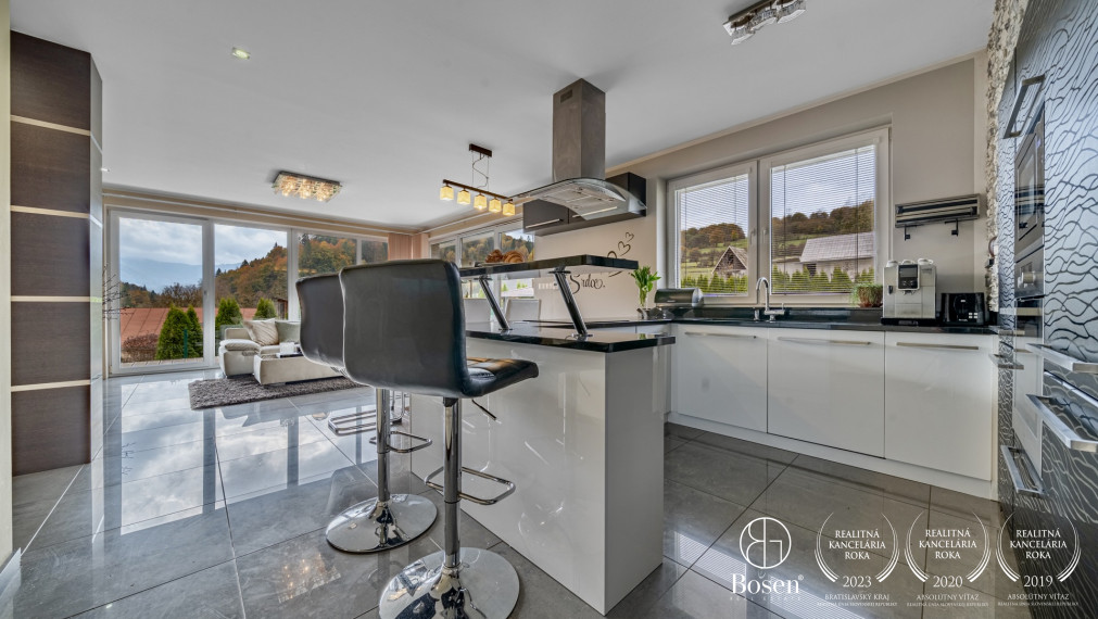 BOSEN | Modern Family House with Swimming Pool, Double Garage, 883 m², 7 km from Terchová – Kubíková