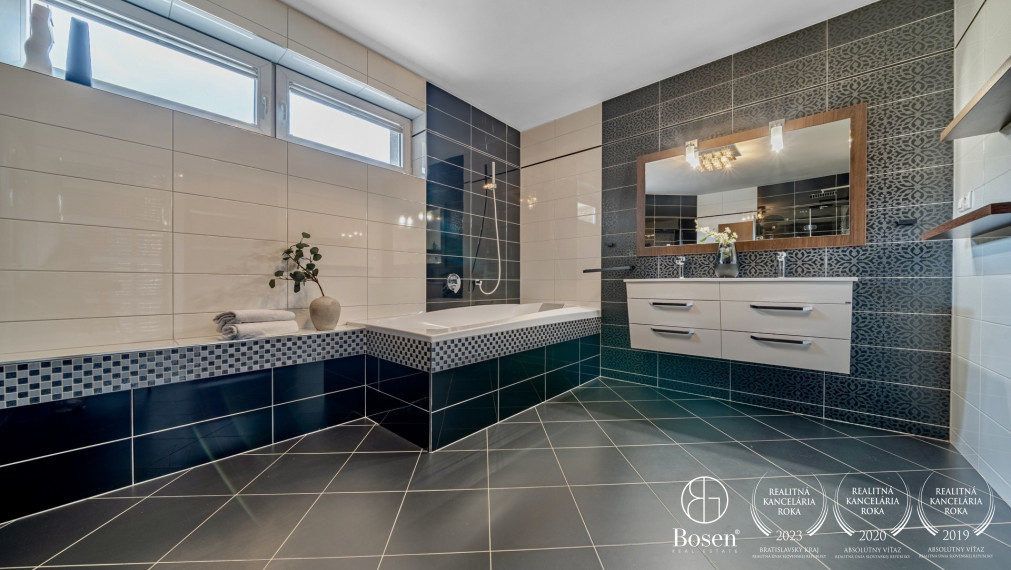 BOSEN | Modern Family House with Swimming Pool, Double Garage, 883 m², 7 km from Terchová – Kubíková