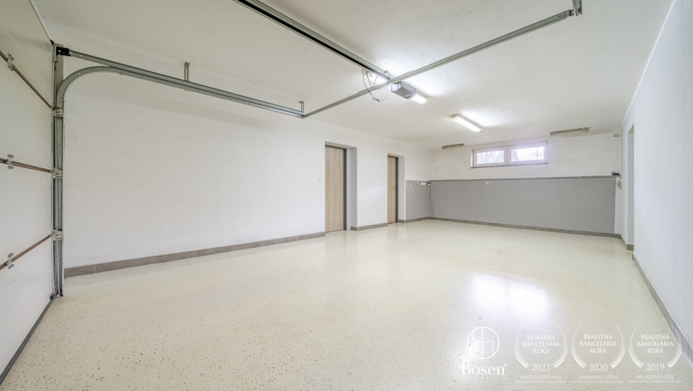 BOSEN | Modern Family House with Swimming Pool, Double Garage, 883 m², 7 km from Terchová – Kubíková