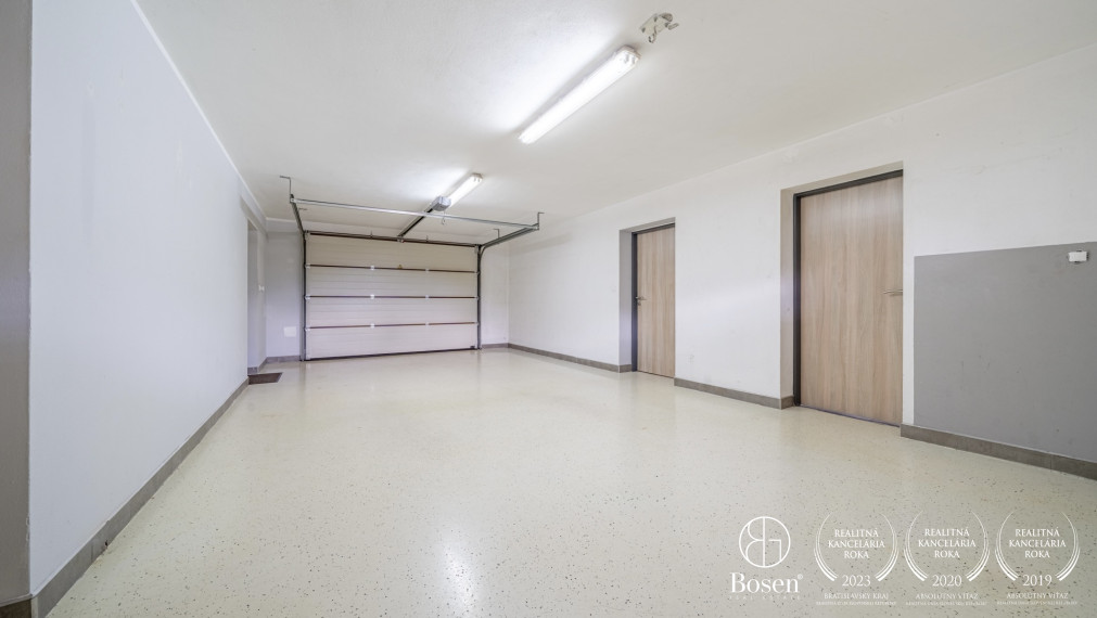 BOSEN | Modern Family House with Swimming Pool, Double Garage, 883 m², 7 km from Terchová – Kubíková