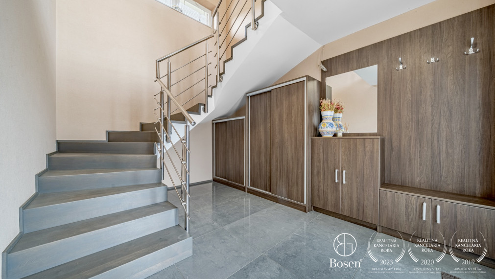 BOSEN | Modern Family House with Swimming Pool, Double Garage, 883 m², 7 km from Terchová – Kubíková