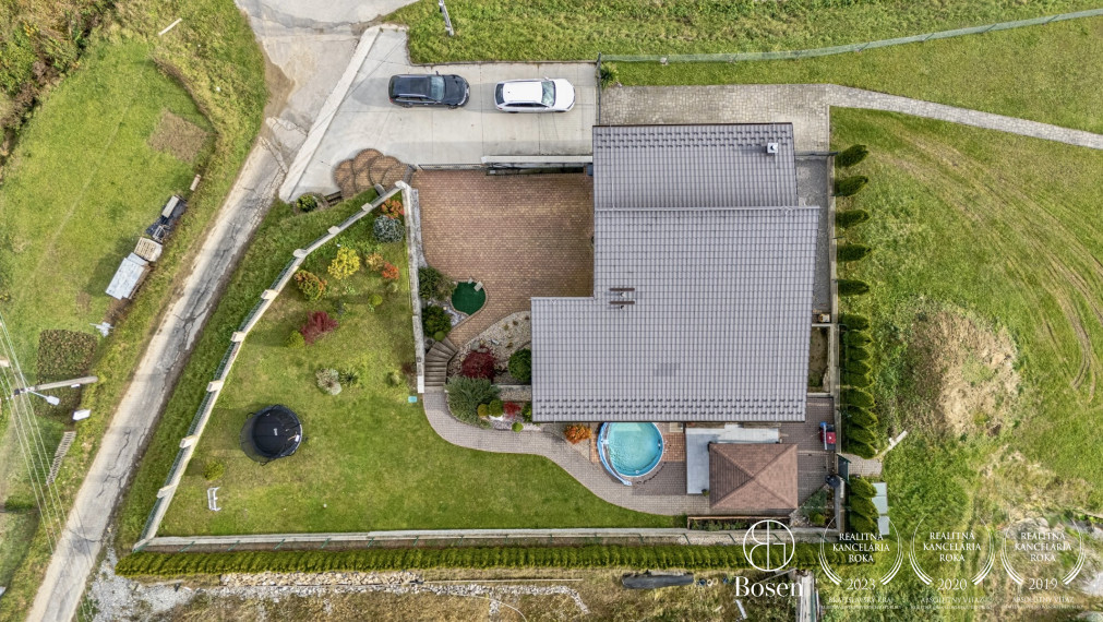 BOSEN | Modern Family House with Swimming Pool, Double Garage, 883 m², 7 km from Terchová – Kubíková