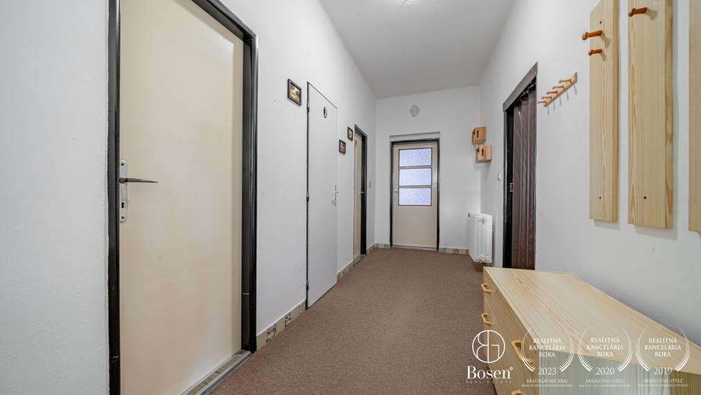 Bosen Group Vám ponúka exkluzívne na predaj 2 domy v Dolanoch