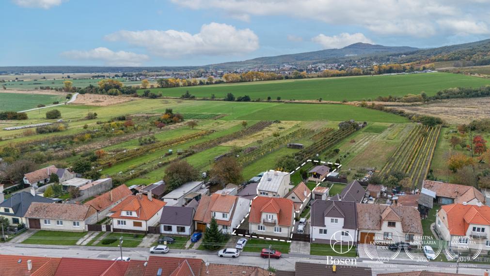 Bosen Group Vám ponúka exkluzívne na predaj 2 domy v Dolanoch