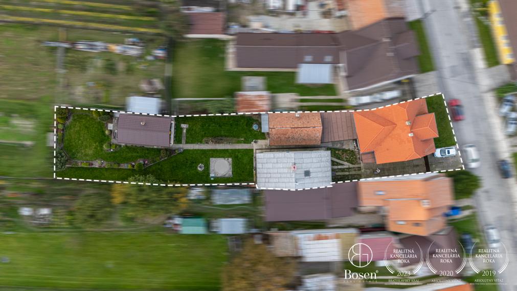 Bosen Group Vám ponúka exkluzívne na predaj 2 domy v Dolanoch
