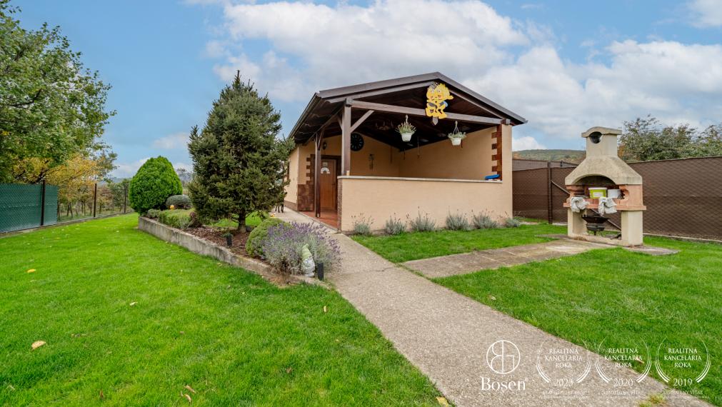 Bosen Group Vám ponúka exkluzívne na predaj 2 domy v Dolanoch