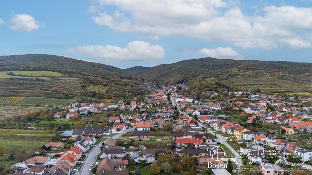 Bosen Group Vám ponúka exkluzívne na predaj 2 domy v Dolanoch