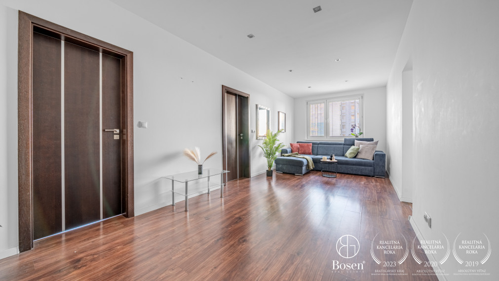 BOSEN | Zrekonštruovaný 3-izbový byt s lodžiou a pivnicou – Petržalka