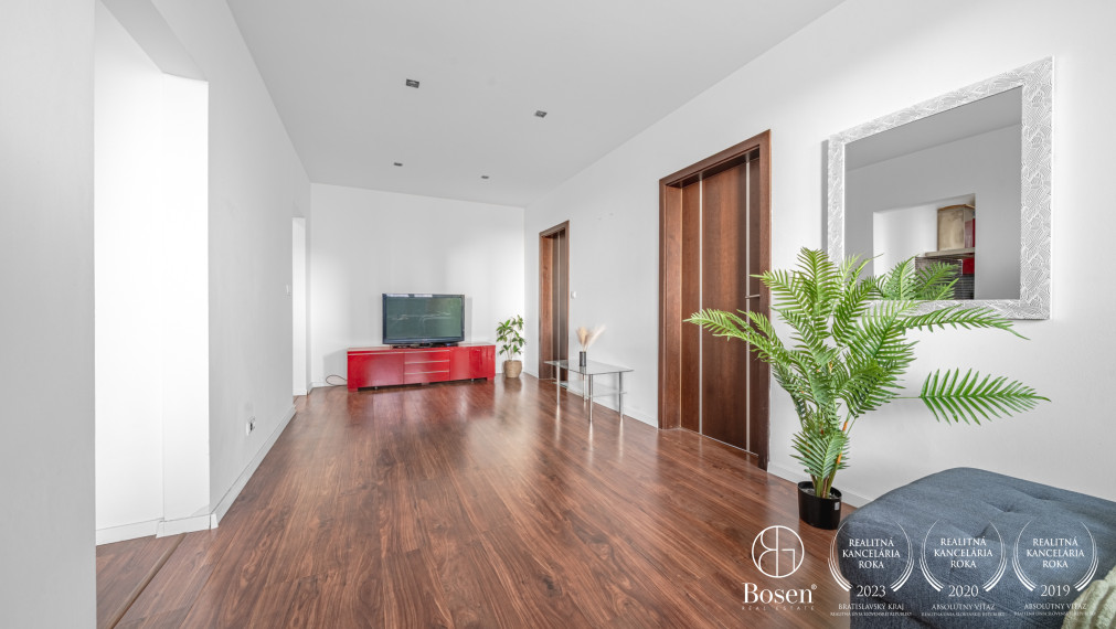 BOSEN | Zrekonštruovaný 3-izbový byt s lodžiou a pivnicou – Petržalka