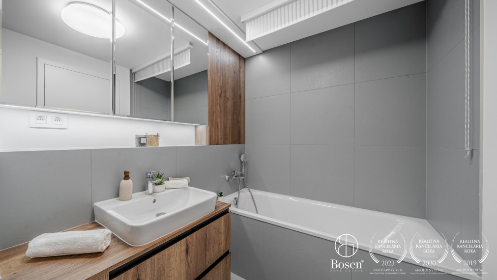 PREDANÉ! Moderný byt s veľkým šatníkom a balkónom