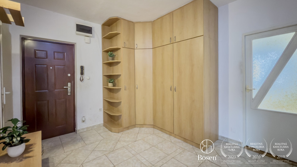 BOSEN | Výnimočný 3 izbový byt s loggiou, 84m2, M. Rázusa