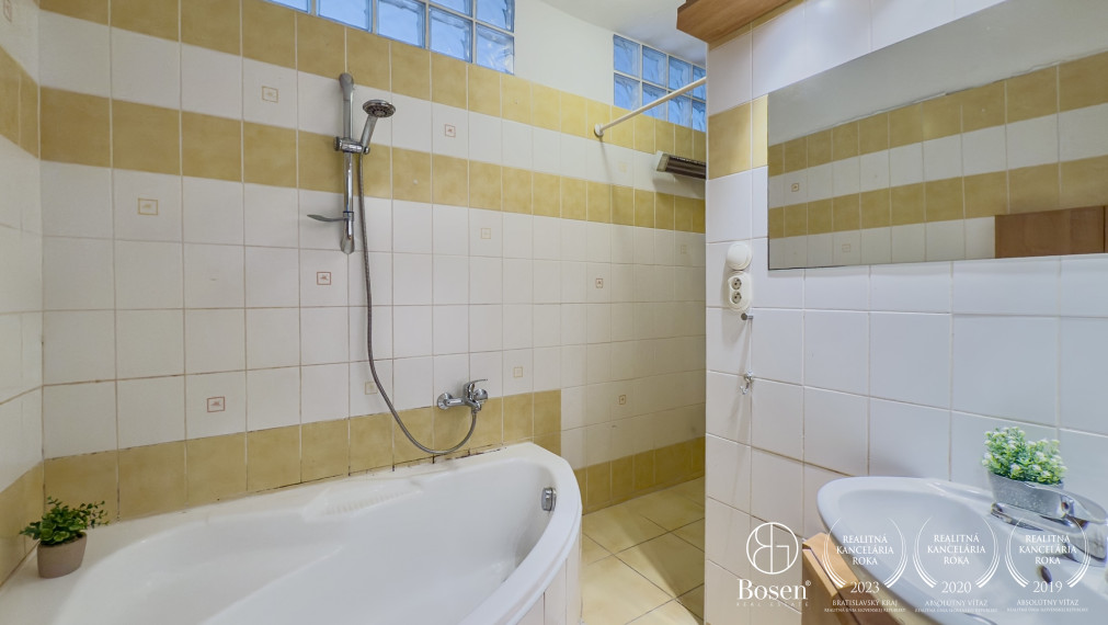 BOSEN | Výnimočný 3 izbový byt s loggiou, 84m2, M. Rázusa