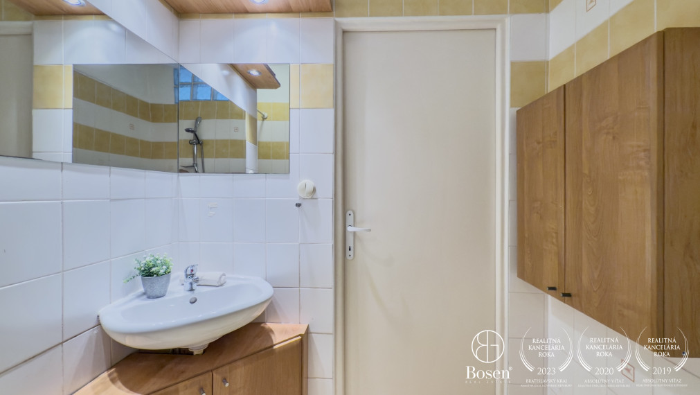 BOSEN | Výnimočný 3 izbový byt s loggiou, 84m2, M. Rázusa