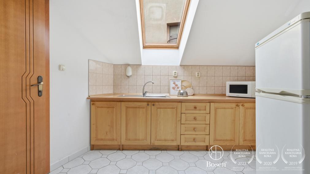 BOSEN | 10 izbový priestranný viacgeneračný RD s potenciálom, Kyselica, 365 m2