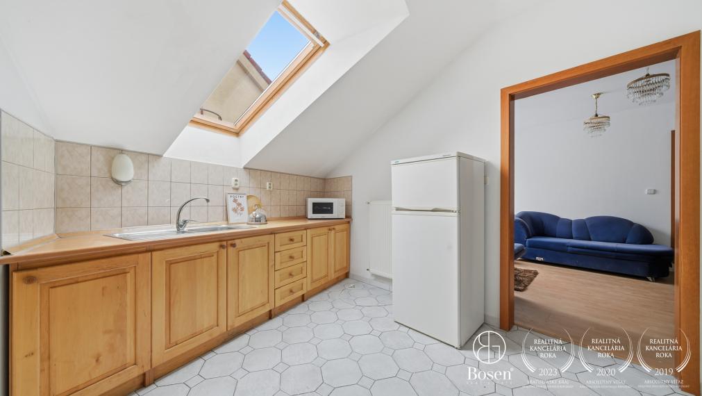 BOSEN | 10 izbový priestranný viacgeneračný RD s potenciálom, Kyselica, 365 m2