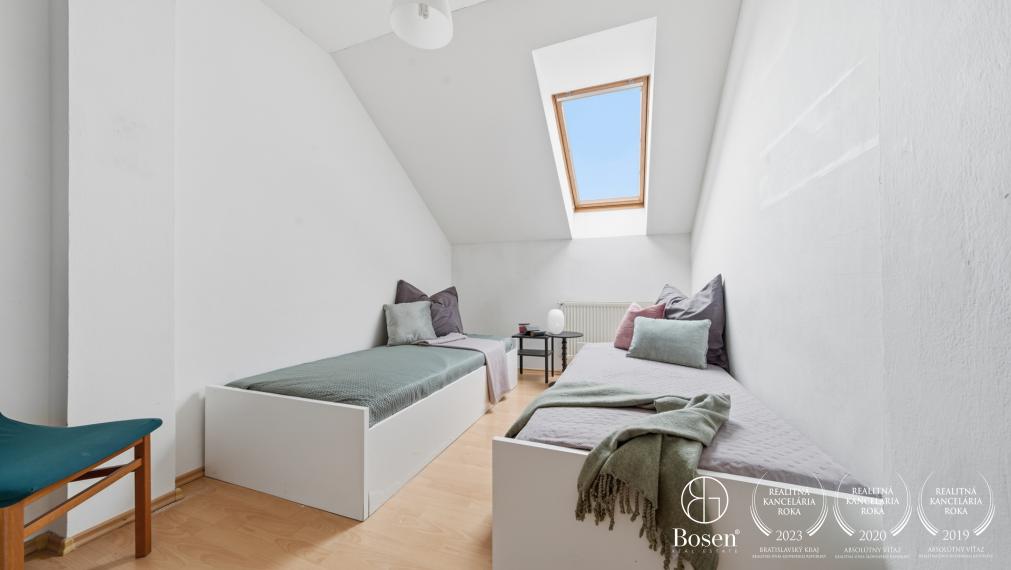 BOSEN | 10 izbový priestranný viacgeneračný RD s potenciálom, Kyselica, 365 m2