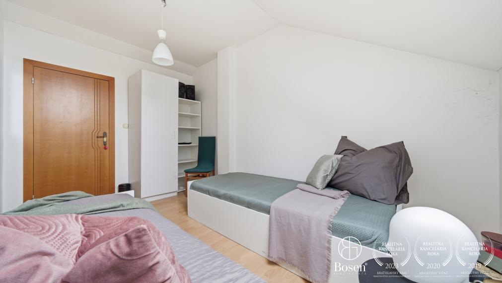 BOSEN | 10 izbový priestranný viacgeneračný RD s potenciálom, Kyselica, 365 m2