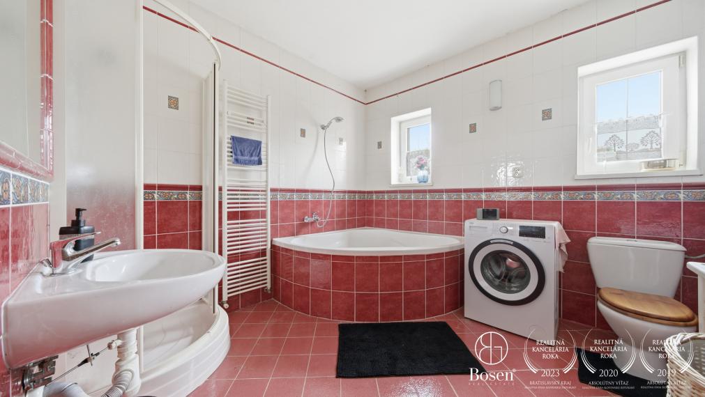 BOSEN | 10 izbový priestranný viacgeneračný RD s potenciálom, Kyselica, 365 m2