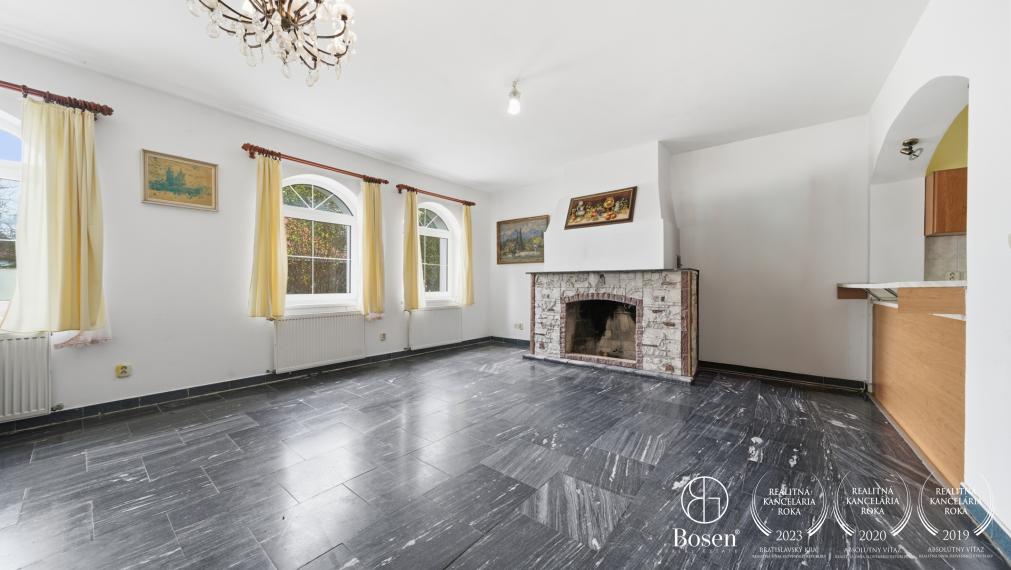 BOSEN | 10 izbový priestranný viacgeneračný RD s potenciálom, Kyselica, 365 m2