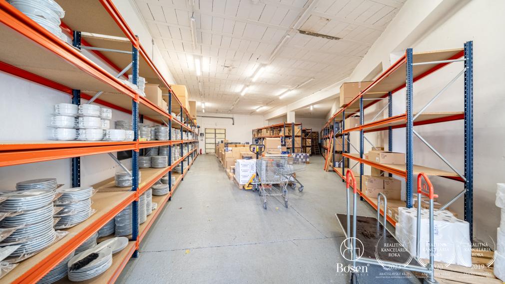 BOSEN | Areál s budovou, skladom a dostatkom parkovania