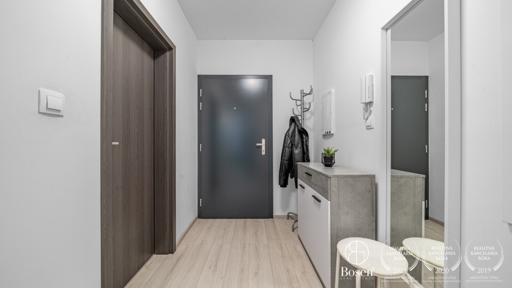 Bosen | Svetlá a moderne zariadená garsónka v Ružinove