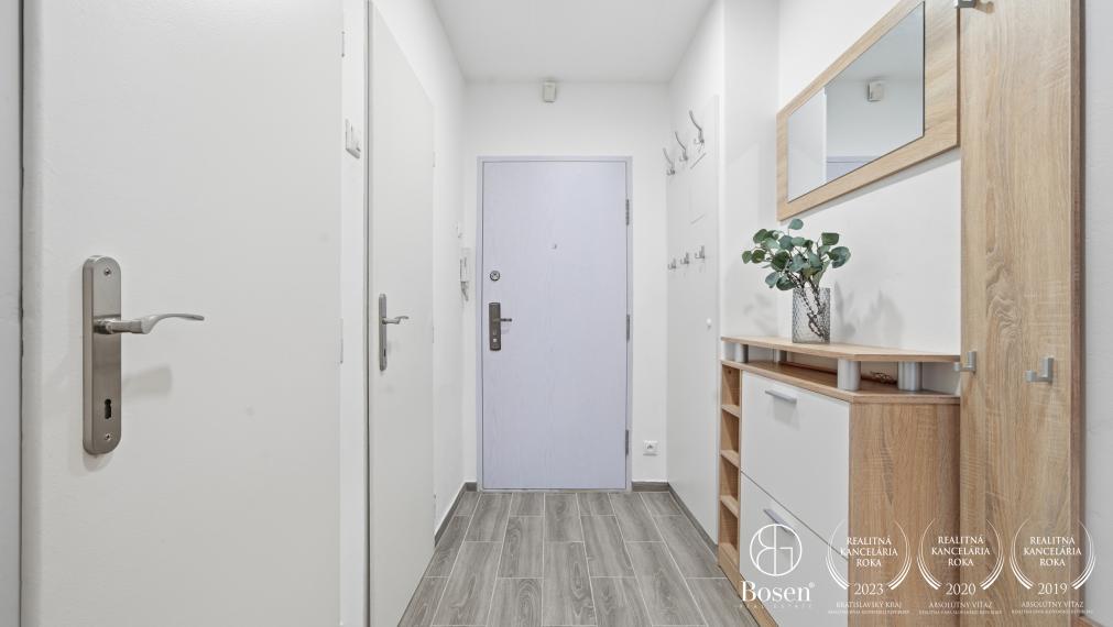 BOSEN | 1 izbový byt so samostatnou kuchyňou, Záhradnícka ulica - Staré Mesto