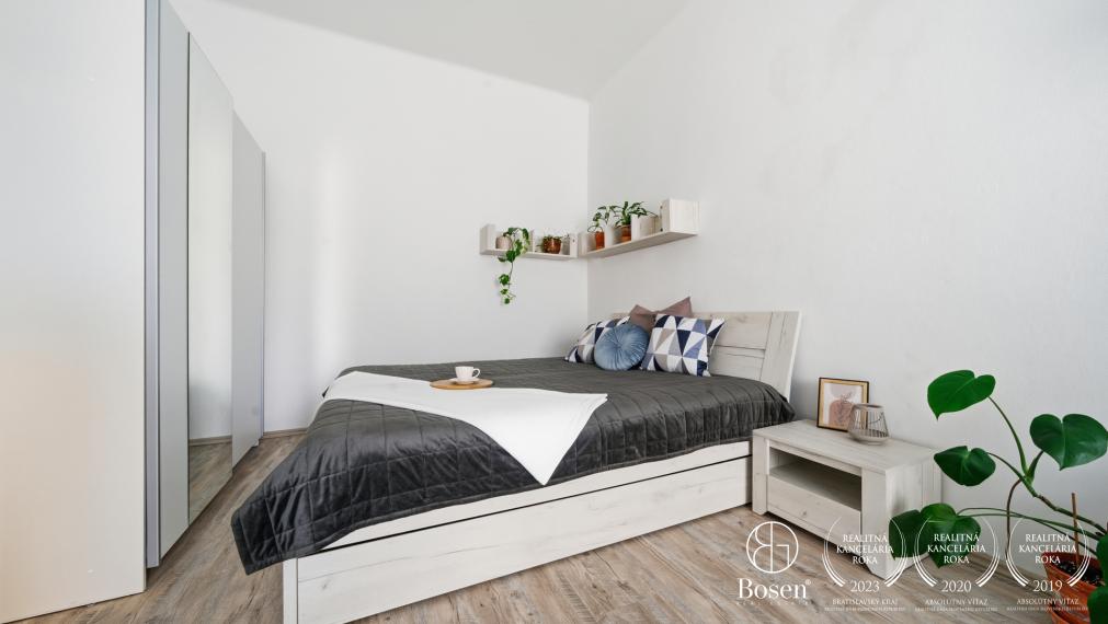 BOSEN | 1 izbový byt so samostatnou kuchyňou, Záhradnícka ulica - Staré Mesto