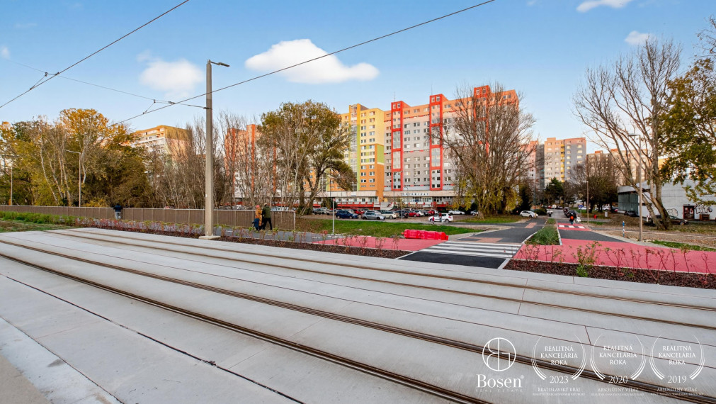 BOSEN | REZERVOVANÉ! Na predaj zariadená garsónka s loggiou Rovniankova ulica, Bratislava