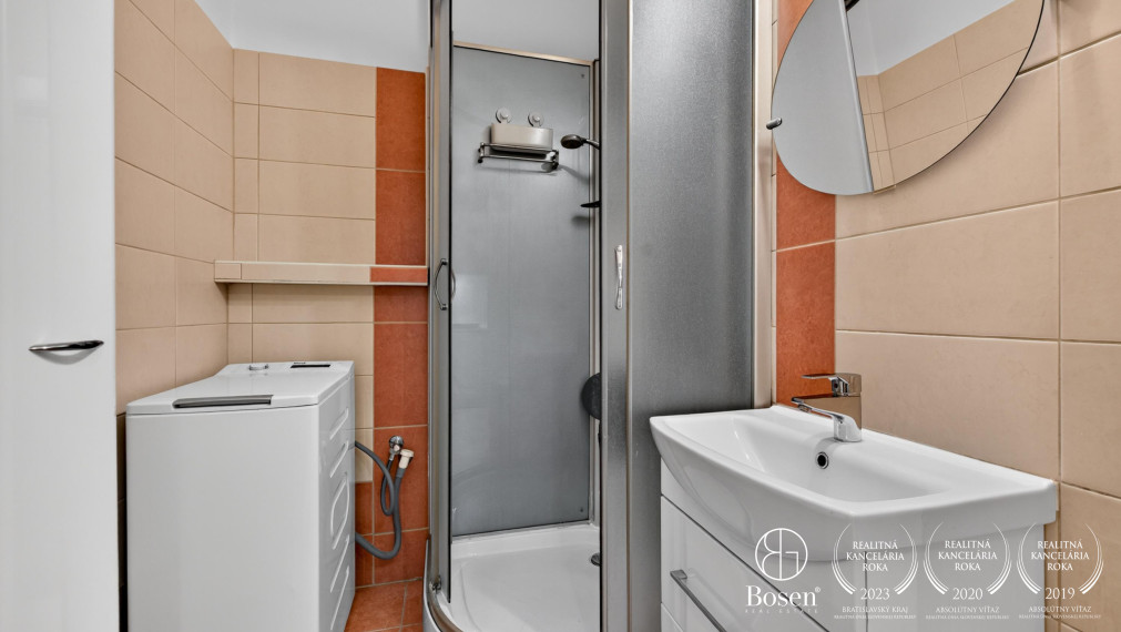 BOSEN | REZERVOVANÉ! Na predaj zariadená garsónka s loggiou Rovniankova ulica, Bratislava