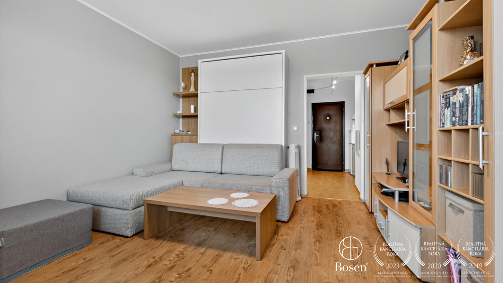 BOSEN | REZERVOVANÉ! Na predaj zariadená garsónka s loggiou Rovniankova ulica, Bratislava