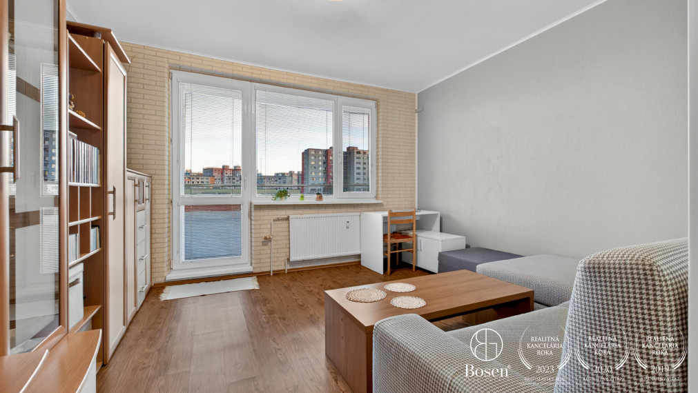 BOSEN | REZERVOVANÉ! Na predaj zariadená garsónka s loggiou Rovniankova ulica, Bratislava